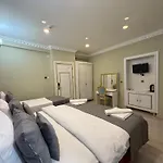Hotel Rhythm 2*
