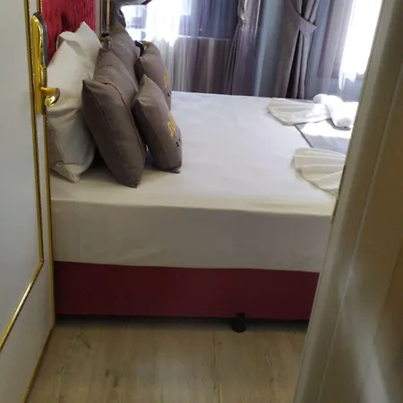Rhythm Hotel 2*